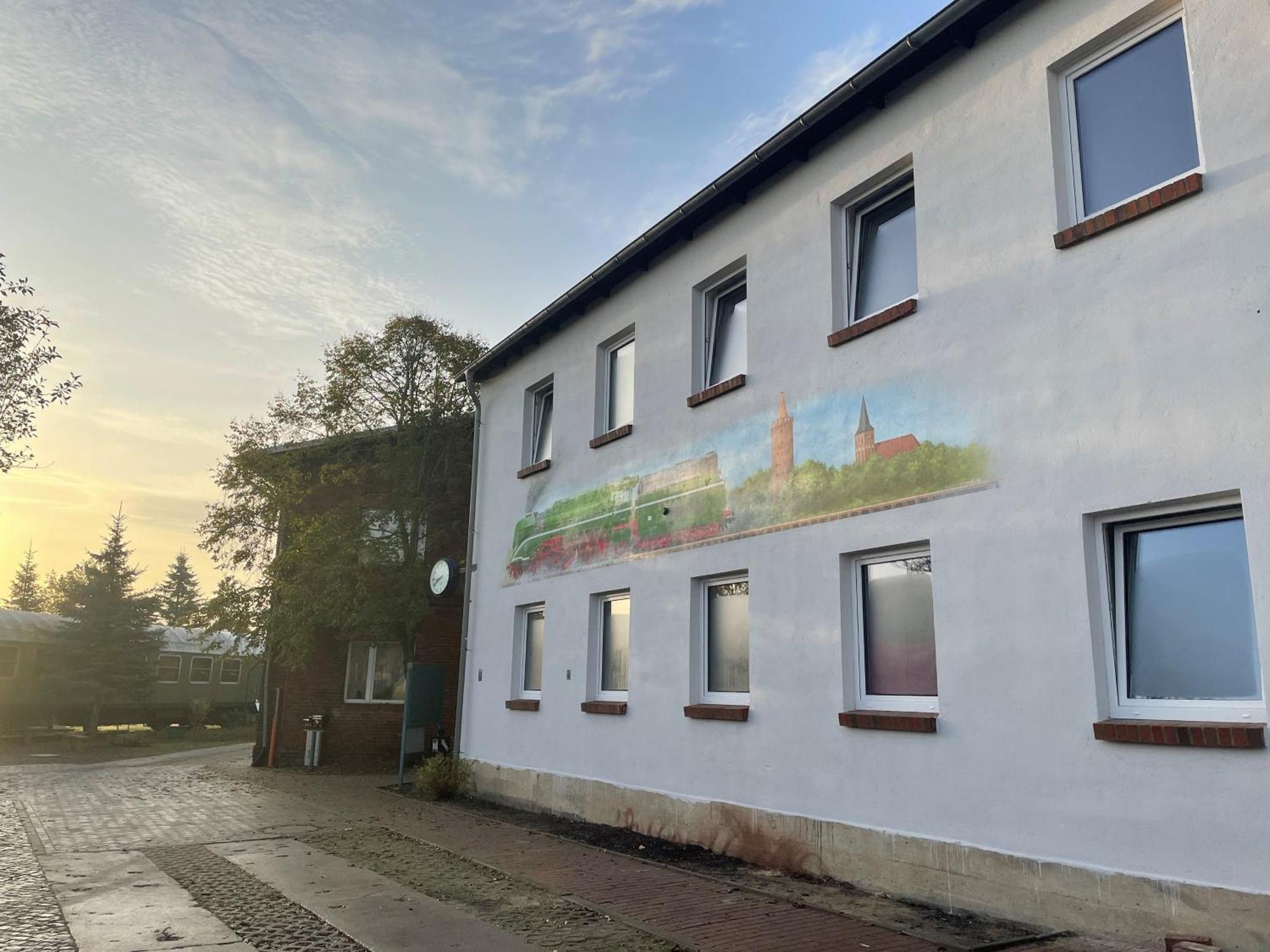 Lokschuppen Pasewalk- Gaestehaus Lokschuppen Екстер'єр фото