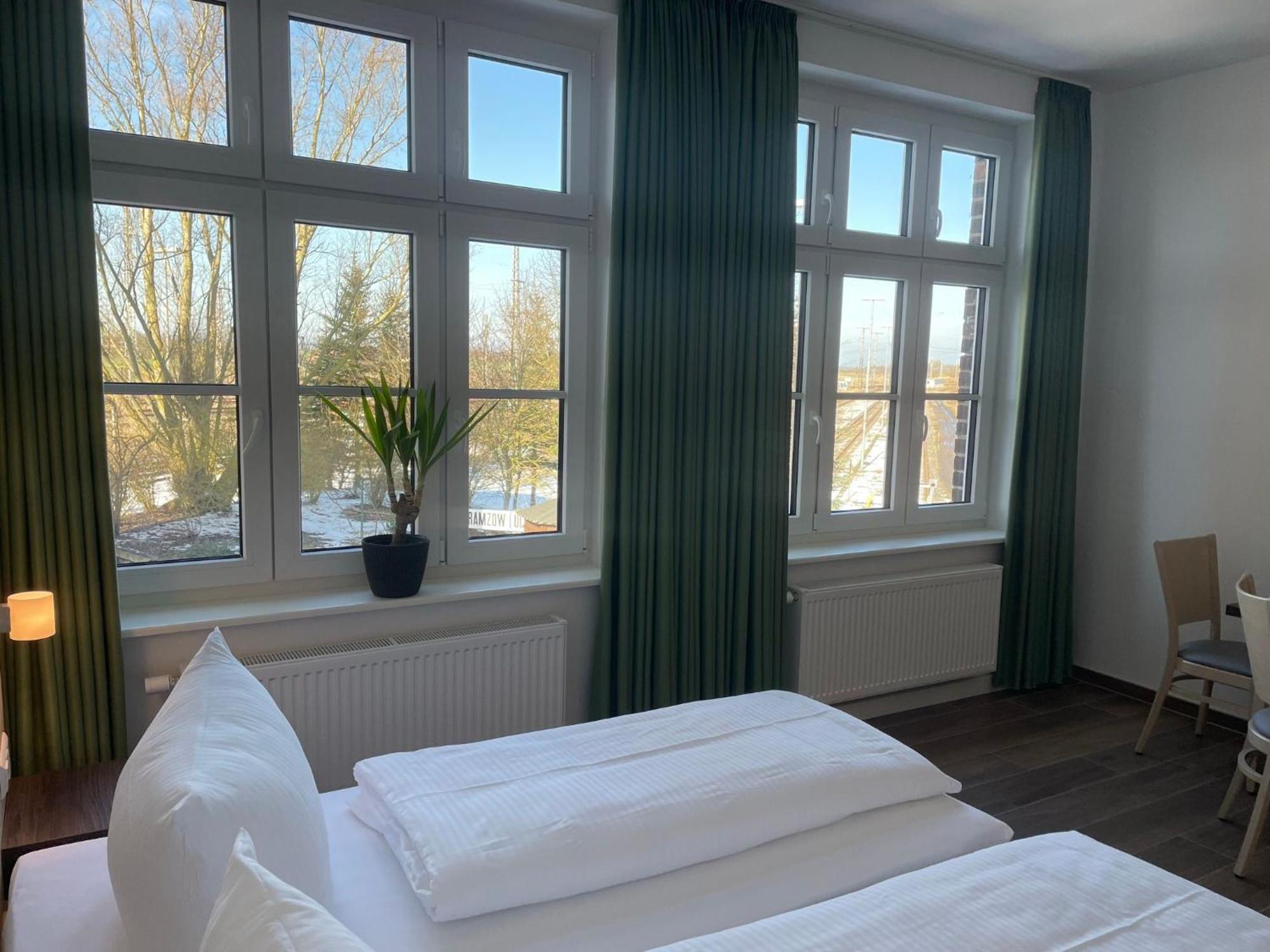 Lokschuppen Pasewalk- Gaestehaus Lokschuppen Екстер'єр фото